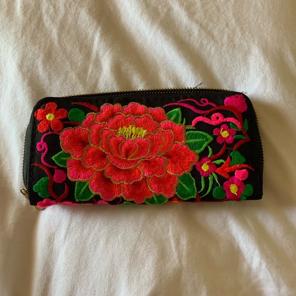 Super cute and colorful wallet!!
